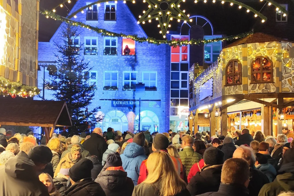 Fensterstimmen begeistern auf Weihnachtsmarkt